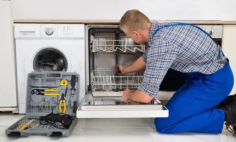 Polatlı Warmhaus servisi teknisyen ekibi beyaz eşya tamiri yaparken